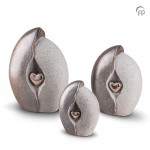 keramische-urn-grijs-ruwe-zijde-gladde-zijde-zilverkleurig-hart_ku-017-set_funeral-products_132-133-134