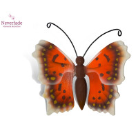 Houten mini-urn vlinder op granieten blokje, Gehakkelde Aurelia