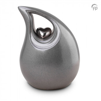 keramische-druppel-urn-groot-grijs-glad-zilverkleurig-hart-mastaba_ku-018_fp-funeral-products_memento-aan-jou