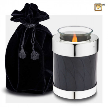 waxinelicht-antraciet-zwart-pareleffect-urn-zilverkleur-glanzend-tealight-midnight-pearl-black-bag_lu-t-666