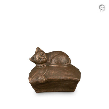 keramische-katten-urn-bronskleurig-kussen-botje-05l_ugk211
