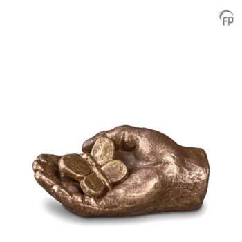 keramische-urn-brons-goudkleurig-handje-liggend-vlinder-01l_tu013